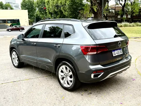 Volkswagen Taos Comfortline Aut usado (2024) color Gris financiado en cuotas(anticipo $4.000.000 cuotas desde $400.000)