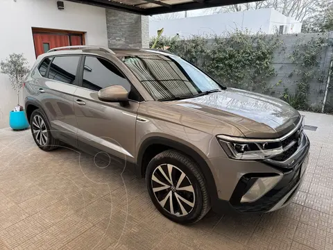 Volkswagen Taos Highline Aut usado (2023) color Beige financiado en cuotas(anticipo $4.500.000)