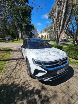 Volkswagen Taos Highline Aut usado (2023) color Blanco financiado en cuotas(anticipo $5.000.000)