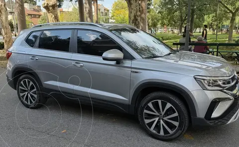 Volkswagen Taos Highline Aut usado (2022) color Plata precio u$s31.000