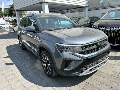 Volkswagen Taos Comfortline usado (2023) color Gris precio $379,000