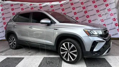 Volkswagen Taos Comfortline usado (2023) color plateado financiado en mensualidades(enganche $175,560 mensualidades desde $7,542)