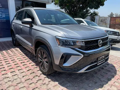 Volkswagen Taos Trendline usado (2024) color Plata precio $490,000