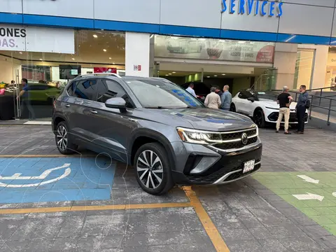 Volkswagen Taos Highline usado (2022) color Gris precio $430,000