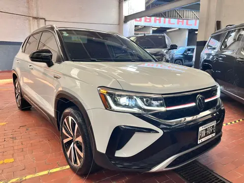 Volkswagen Taos Highline usado (2024) color Blanco financiado en mensualidades(enganche $200,222 mensualidades desde $8,602)