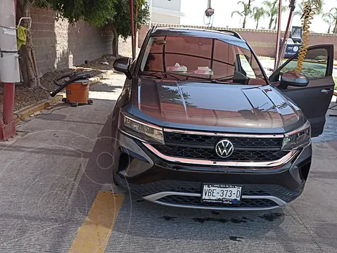 Volkswagen Taos Comfortline usado (2024) color Gris Platino precio $420,000
