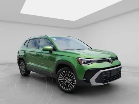 Volkswagen Taos Comfortline usado (2025) color Verde precio $505,900