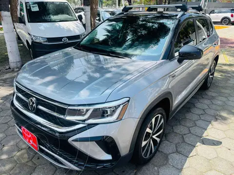 Volkswagen Taos Highline usado (2024) color Plata financiado en mensualidades(enganche $128,194 mensualidades desde $11,387)