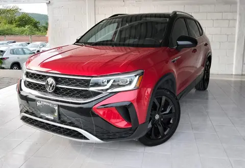 Volkswagen Taos Highline usado (2023) color Rojo precio $480,000