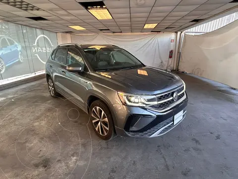 Volkswagen Taos Highline usado (2022) color Gris financiado en mensualidades(enganche $155,663 mensualidades desde $6,793)
