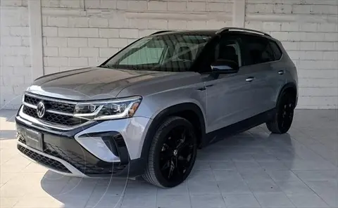 Volkswagen Taos Highline usado (2023) color plateado precio $464,000
