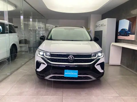 Volkswagen Taos Highline usado (2024) color Blanco financiado en mensualidades(enganche $80,000 mensualidades desde $8,500)