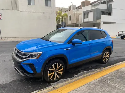 Volkswagen Taos Highline usado (2021) color Celeste precio $399,000