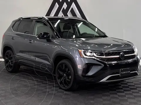 Volkswagen Taos Highline usado (2023) color Gris precio $419,999