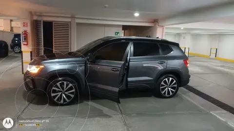 Volkswagen Taos Highline usado (2024) color Gris precio $556,000