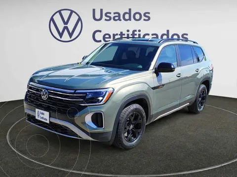 Volkswagen Teramont Peak Edition usado (2024) color Verde financiado en mensualidades(enganche $256,395 mensualidades desde $19,615)