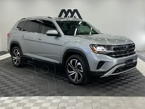 Volkswagen Teramont Highline usado (2022) color plateado precio $679,999