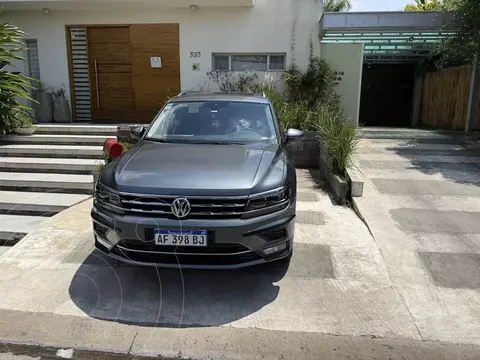 Volkswagen Tiguan Allspace 350 TSi DSG Highline usado (2022) color Gris Platino financiado en cuotas(cuotas desde $400.000)