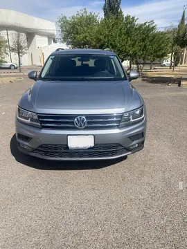 Volkswagen Tiguan Comfortline 5 Asientos Piel usado (2020) color Gris Platino precio $385,000