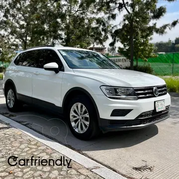 Volkswagen Tiguan Trendline Plus usado (2018) color Blanco financiado en mensualidades(enganche $99,124 mensualidades desde $10,438)