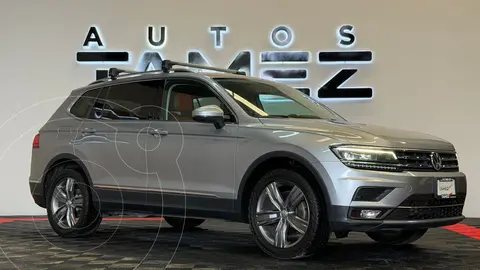 Volkswagen Tiguan Highline usado (2020) color plateado financiado en mensualidades(enganche $83,380 mensualidades desde $8,931)