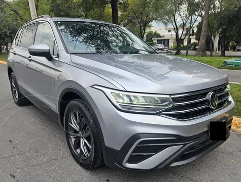 Volkswagen Tiguan Comfortline 5 Asientos usado (2022) color Plata precio $488,000