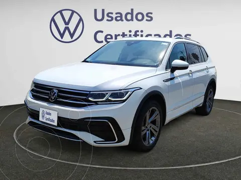Volkswagen Tiguan 2.0L R-Line usado (2024) color Blanco financiado en mensualidades(enganche $155,570 mensualidades desde $11,901)