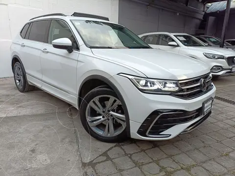 Volkswagen Tiguan Comfortline 5 Asientos usado (2022) color Blanco precio $430,000