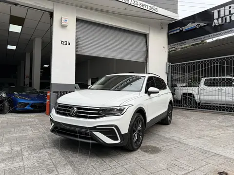 Volkswagen Tiguan Comfortline 5 Asientos usado (2024) color Blanco precio $559,900