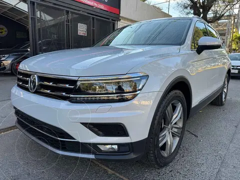 Volkswagen Tiguan Highline usado (2018) color Gris precio $389,900