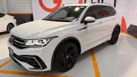 Volkswagen Tiguan 2.0L R-Line usado (2024) color VWABB BLANCO PURO precio $609,000