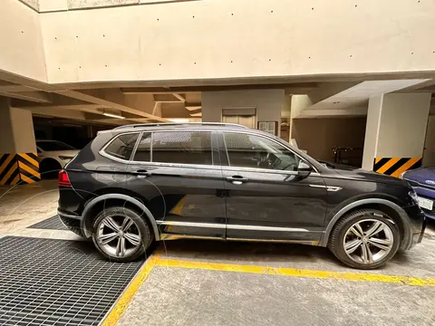 Volkswagen Tiguan R-Line usado (2020) color Negro Profundo precio $389,500