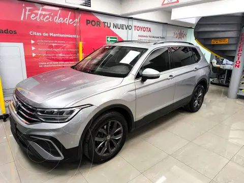 Volkswagen Tiguan Comfortline 5 Asientos usado (2022) color Plata precio $455,100