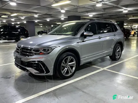 Volkswagen Tiguan 1.4L R-Line usado (2022) color plateado precio $480,000