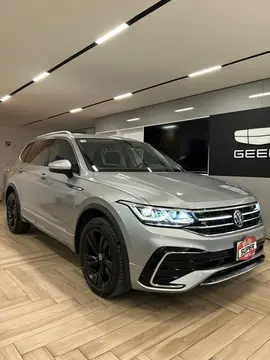 Volkswagen Tiguan 2.0L R-Line usado (2022) color Gris precio $584,999