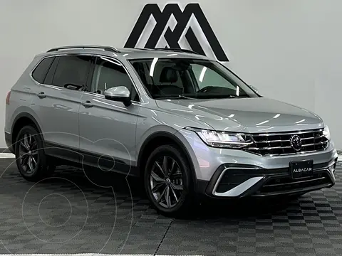 Volkswagen Tiguan Comfortline 7 Asientos usado (2022) color plateado precio $419,999
