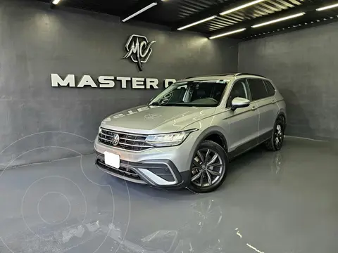 Volkswagen Tiguan Comfortline 5 Asientos usado (2022) color plateado precio $458,000