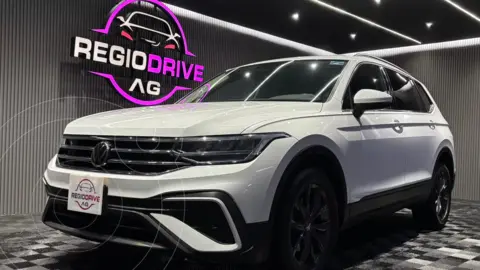 Volkswagen Tiguan Comfortline 5 Asientos usado (2022) color Blanco precio $468,900