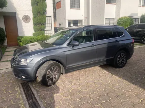 Volkswagen Tiguan Comfortline 5 Asientos Piel usado (2018) color Gris precio $330,000