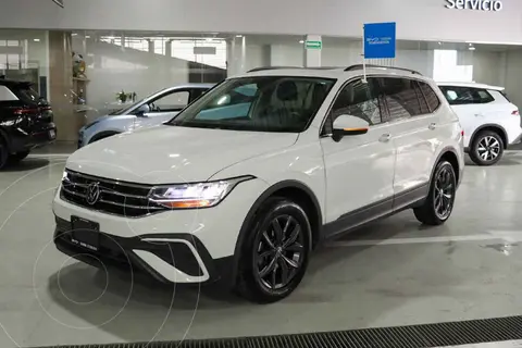 Volkswagen Tiguan Comfortline 7 Asientos usado (2023) color Blanco precio $478,000