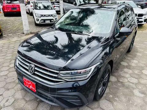 Volkswagen Tiguan Comfortline 5 Asientos usado (2024) color Negro financiado en mensualidades(enganche $120,131 mensualidades desde $10,670)