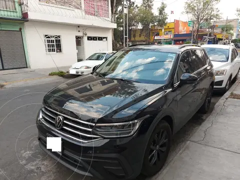 Volkswagen Tiguan Comfortline 5 Asientos usado (2022) color Negro precio $540,000