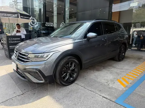 Volkswagen Tiguan Comfortline 5 Asientos usado (2024) color Plata precio $499,000
