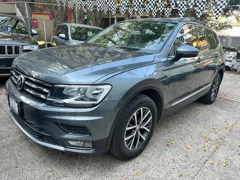 Volkswagen Tiguan Comfortline 5 Asientos Piel usado (2018) color Gris precio $479,000