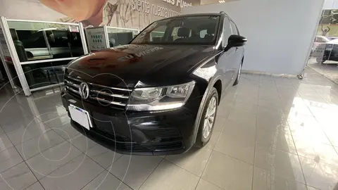 Volkswagen Tiguan Trendline Plus usado (2018) color Negro financiado en mensualidades(enganche $85,800 mensualidades desde $9,300)