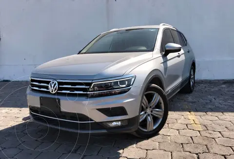 Volkswagen Tiguan Highline usado (2021) color plateado precio $492,000