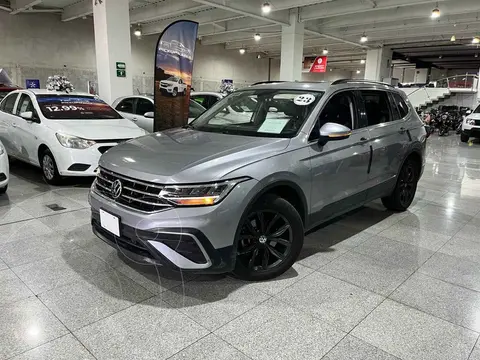 Volkswagen Tiguan Comfortline 5 Asientos usado (2023) color Plata financiado en mensualidades(enganche $147,150 mensualidades desde $11,257)