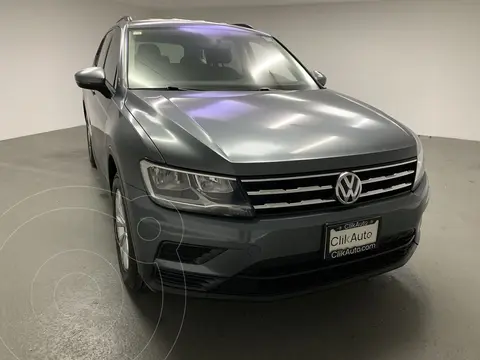 Volkswagen Tiguan Trendline Plus usado (2018) color Gris financiado en mensualidades(enganche $102,000 mensualidades desde $9,700)