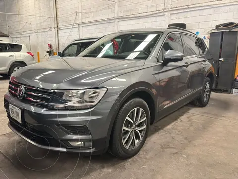 Volkswagen Tiguan Comfortline usado (2018) color Gris precio $330,000