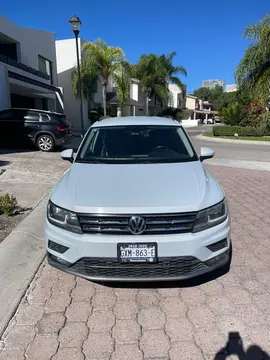 Volkswagen Tiguan Comfortline 5 Asientos Piel usado (2019) color Blanco precio $400,000